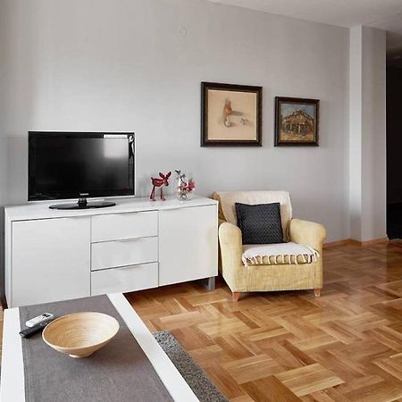 Bright Apartment Near City Center Σκόπια Εξωτερικό φωτογραφία