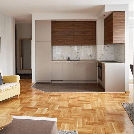 Bright Apartment Near City Center Σκόπια Εξωτερικό φωτογραφία